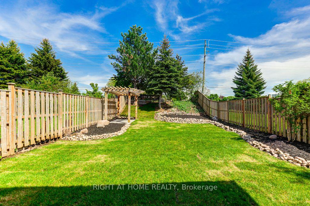 Photo 34 of 402 Lausanne Crescent, Waterloo, Beechwood West — HOMEH