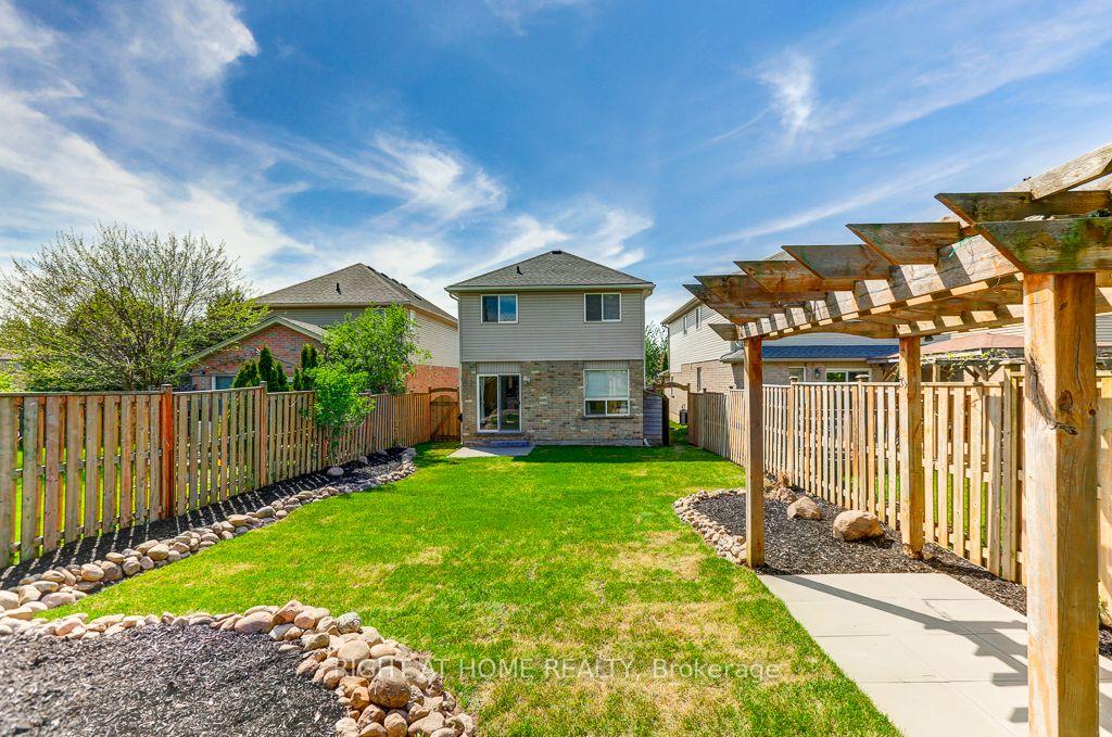 Photo 36 of 402 Lausanne Crescent, Waterloo, Beechwood West — HOMEH
