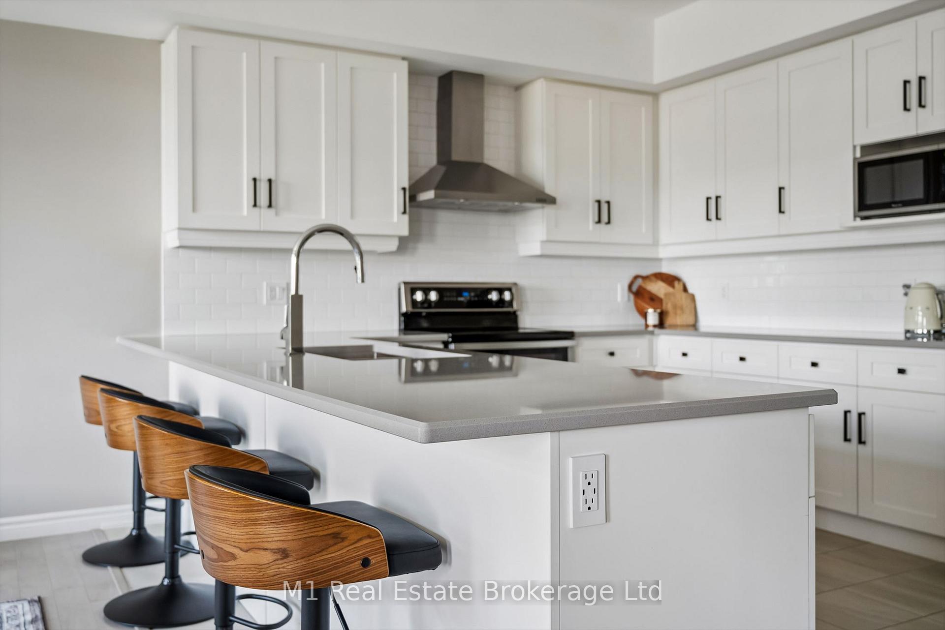 Photo 1 of Unit 17, 107 Westra Drive, Guelph, Willow West/Sugarbush/West Acres — HOMEH