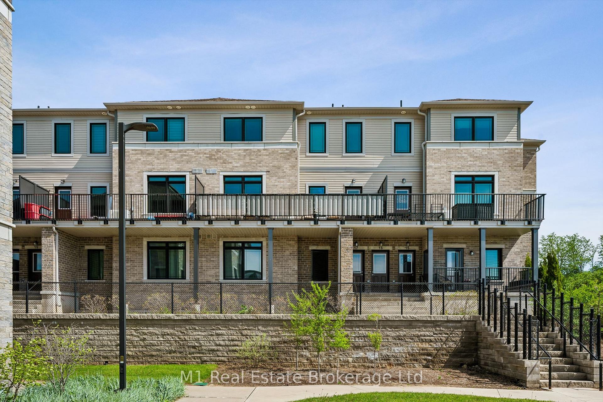 Photo 2 of Unit 17, 107 Westra Drive, Guelph, Willow West/Sugarbush/West Acres — HOMEH
