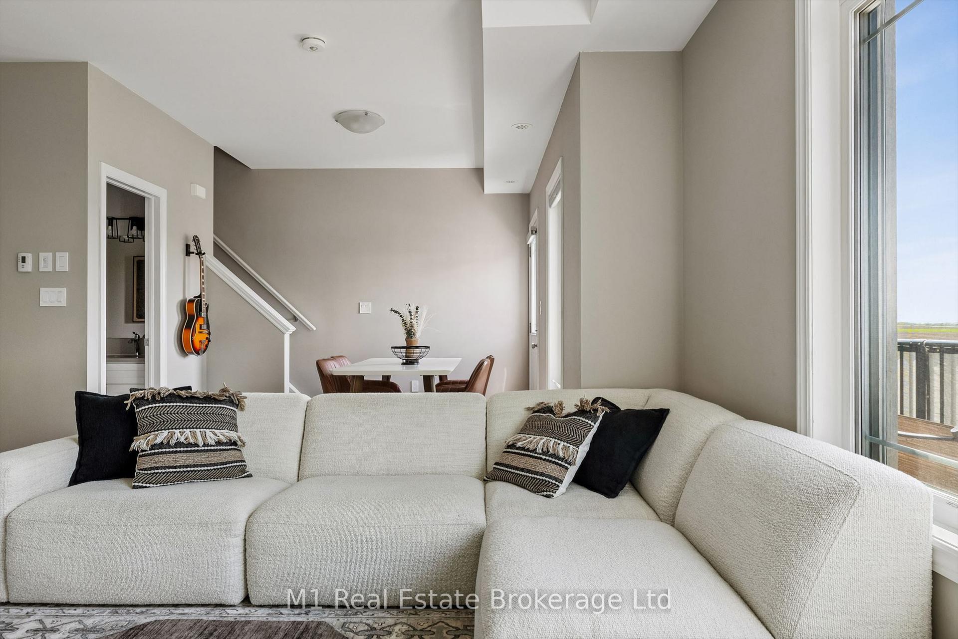 Photo 10 of Unit 17, 107 Westra Drive, Guelph, Willow West/Sugarbush/West Acres — HOMEH