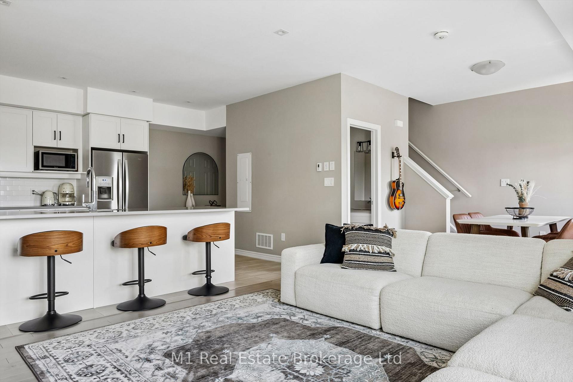 Photo 11 of Unit 17, 107 Westra Drive, Guelph, Willow West/Sugarbush/West Acres — HOMEH