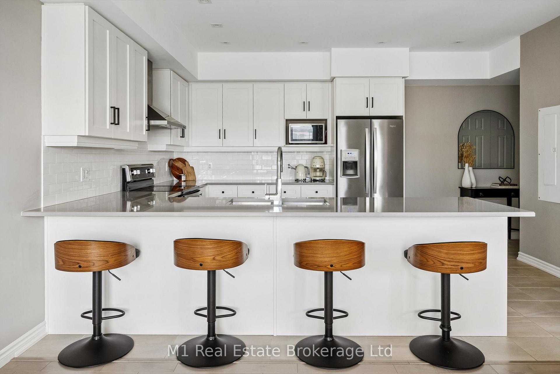 Photo 12 of Unit 17, 107 Westra Drive, Guelph, Willow West/Sugarbush/West Acres — HOMEH
