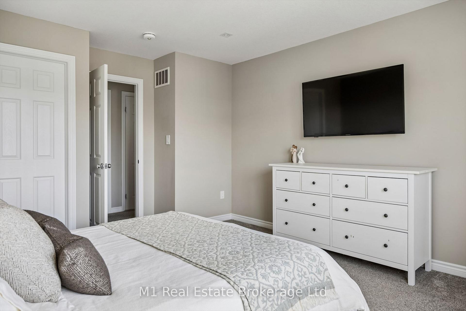 Photo 30 of Unit 17, 107 Westra Drive, Guelph, Willow West/Sugarbush/West Acres — HOMEH