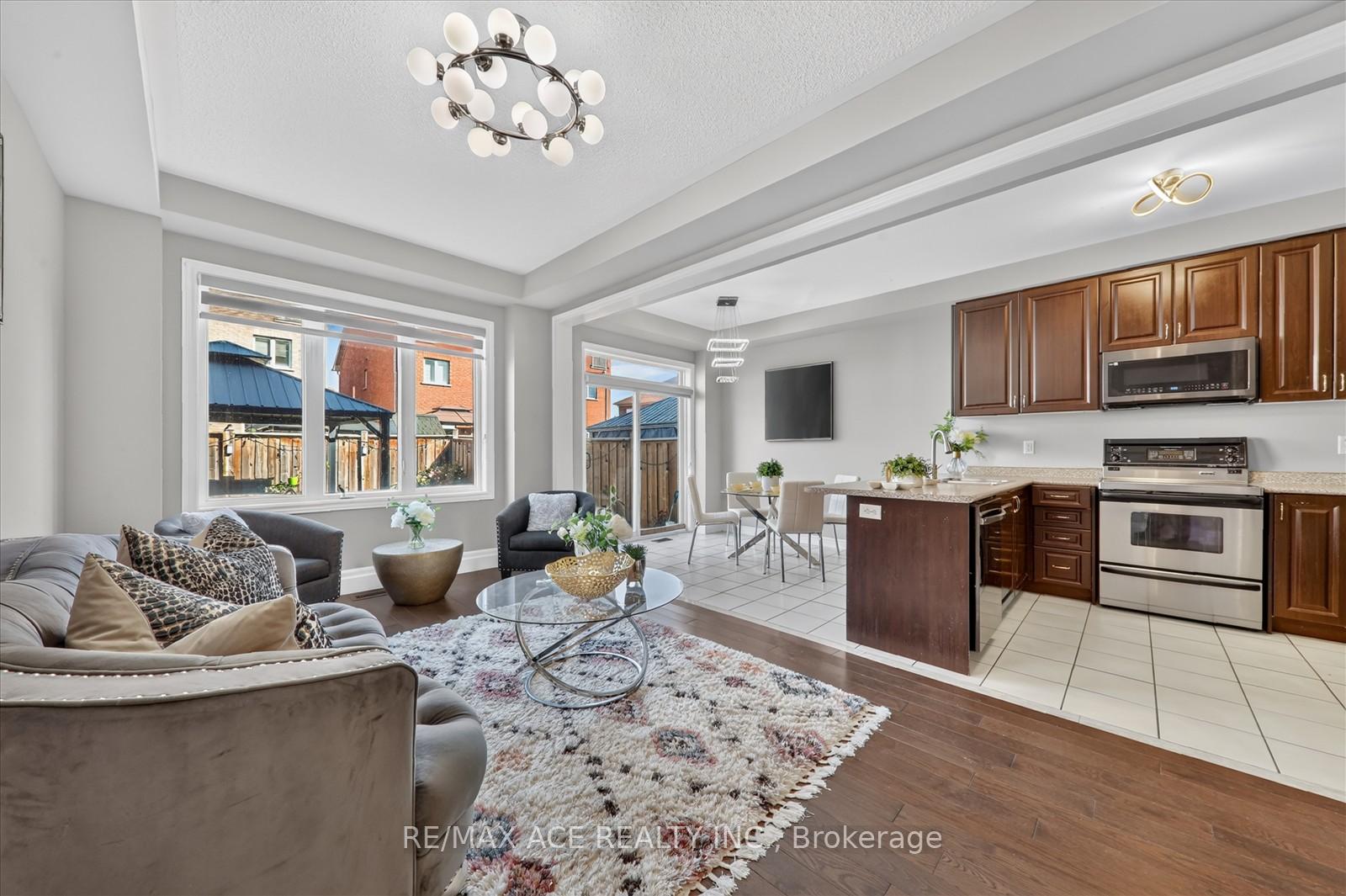 Photo 8 of 54 Altura Way, Brampton, Bram East — HOMEH