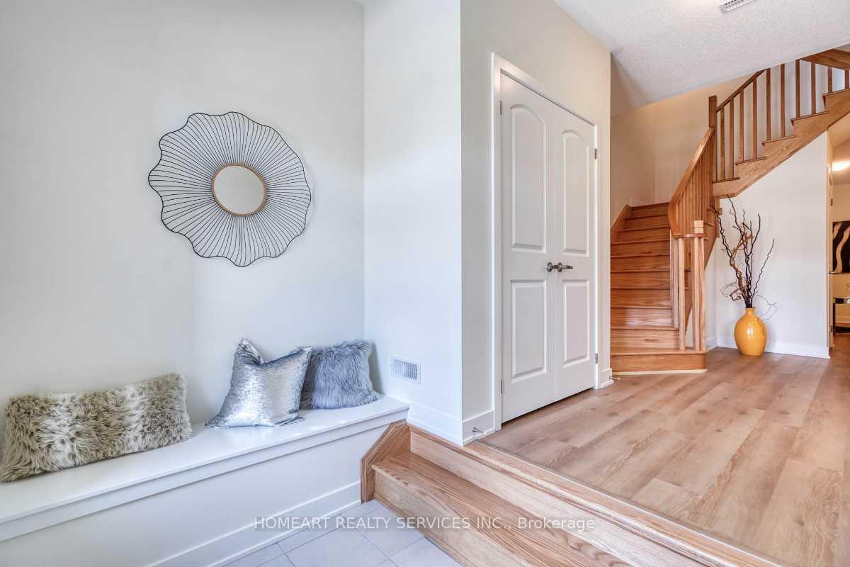 Photo 3 of 49 Mumbai Drive, Markham, Middlefield — HOMEH