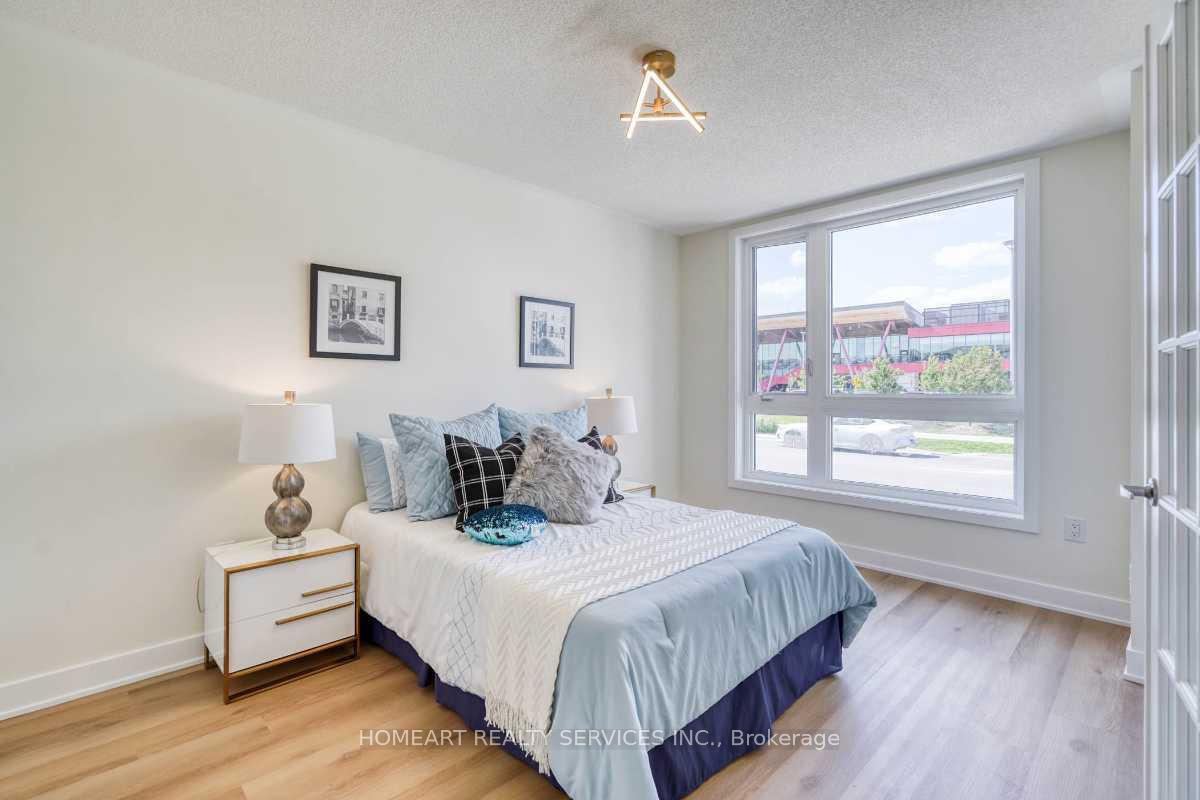 Photo 5 of 49 Mumbai Drive, Markham, Middlefield — HOMEH