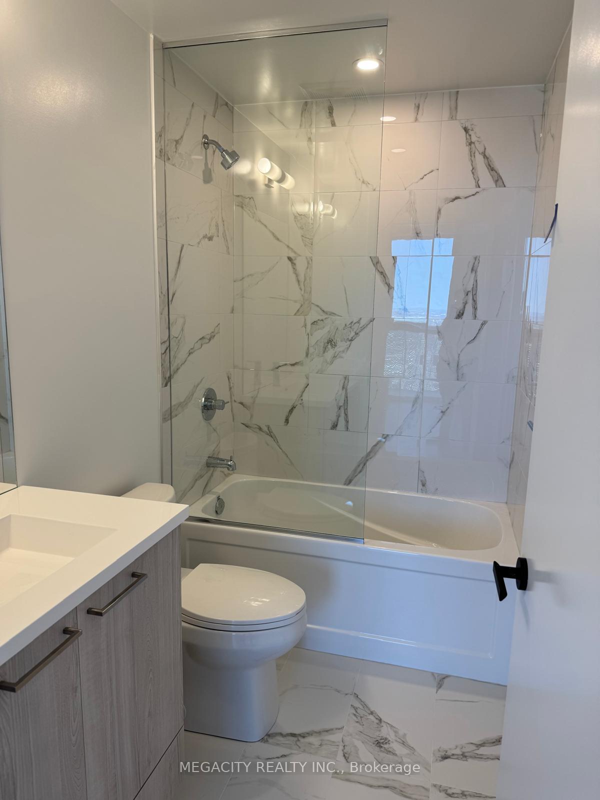 Photo 4 of Unit 6108, 225 commerce st Street S, Vaughan, Concord — HOMEH