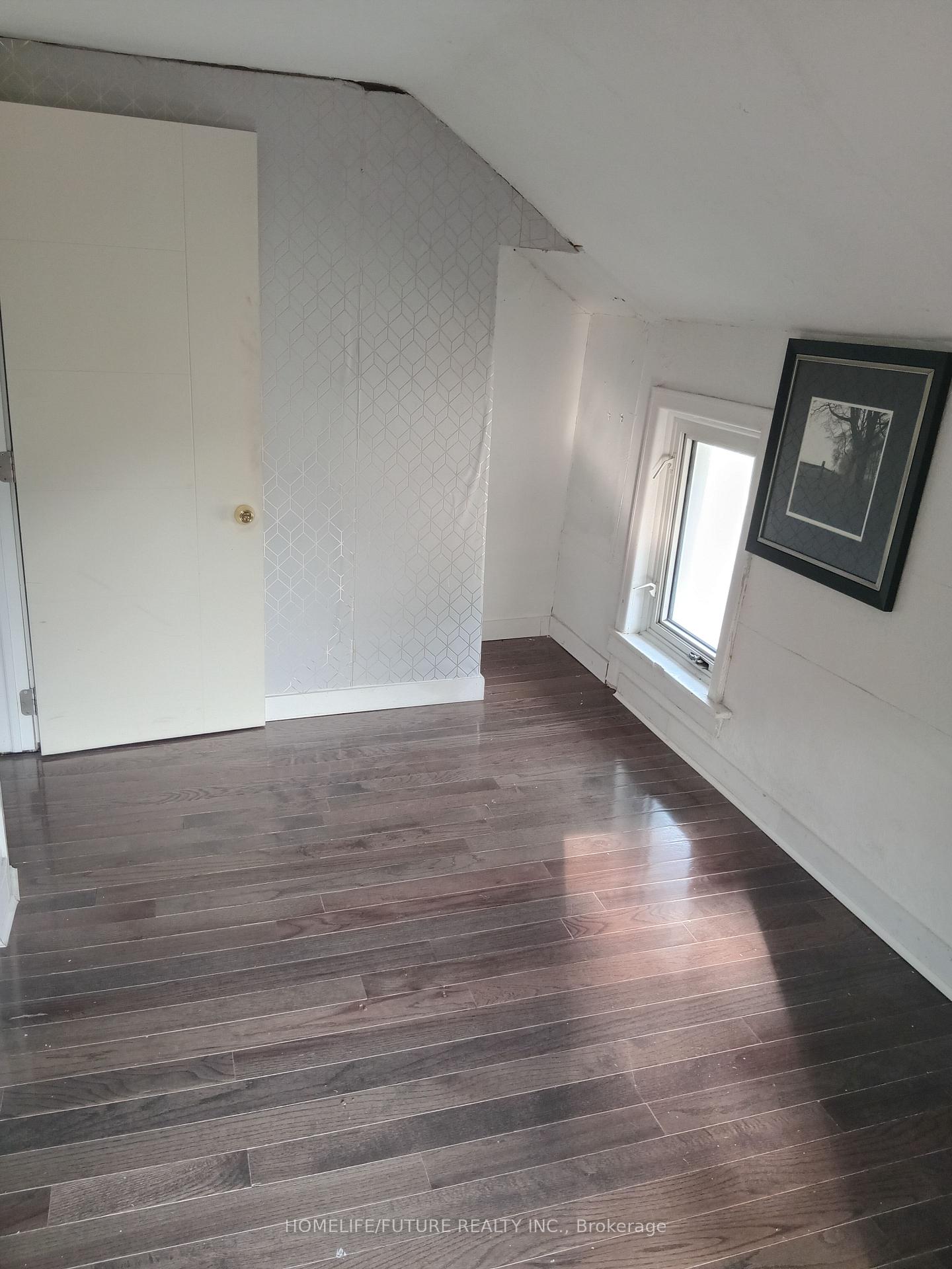 Photo 11 of 212 Court Street, Oshawa, Central — HOMEH