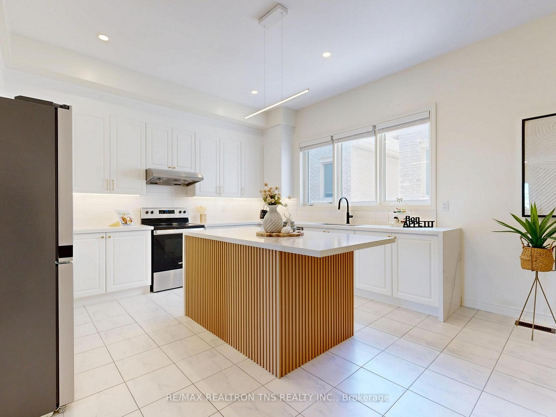 Photo 7 of 9442 Bayview Avenue, Richmond Hill, Observatory — HOMEH