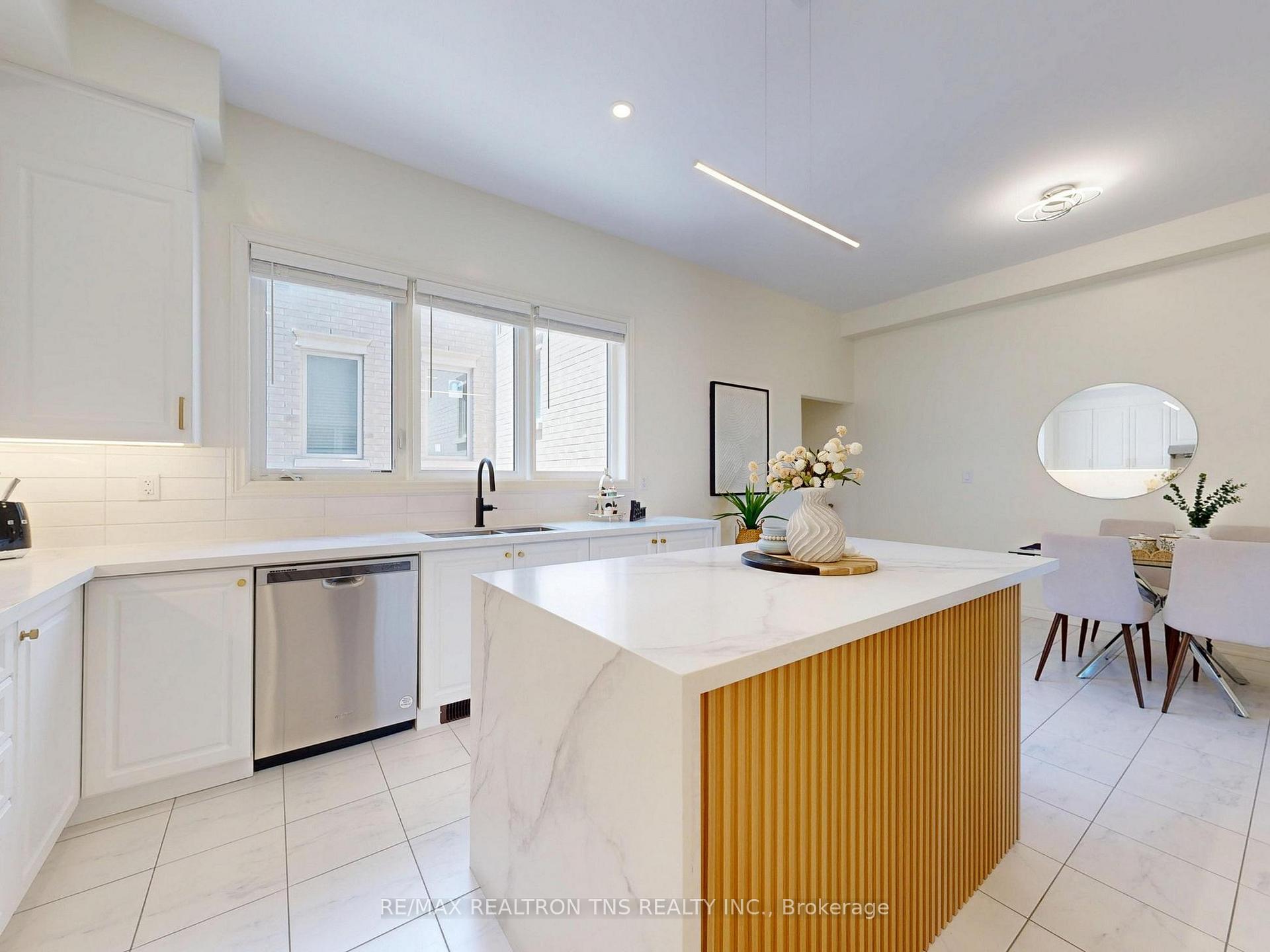 Photo 8 of 9442 Bayview Avenue, Richmond Hill, Observatory — HOMEH