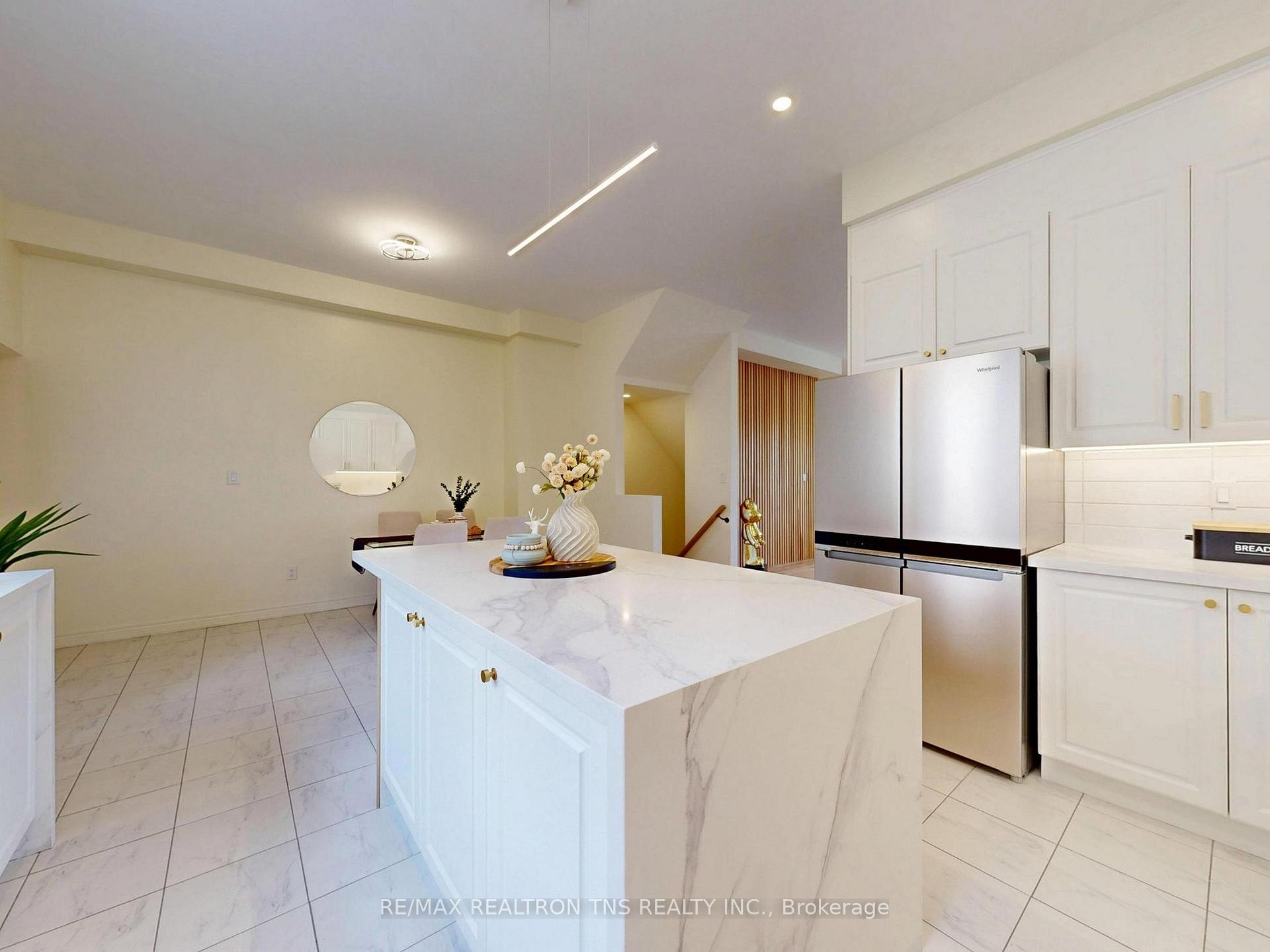 Photo 9 of 9442 Bayview Avenue, Richmond Hill, Observatory — HOMEH