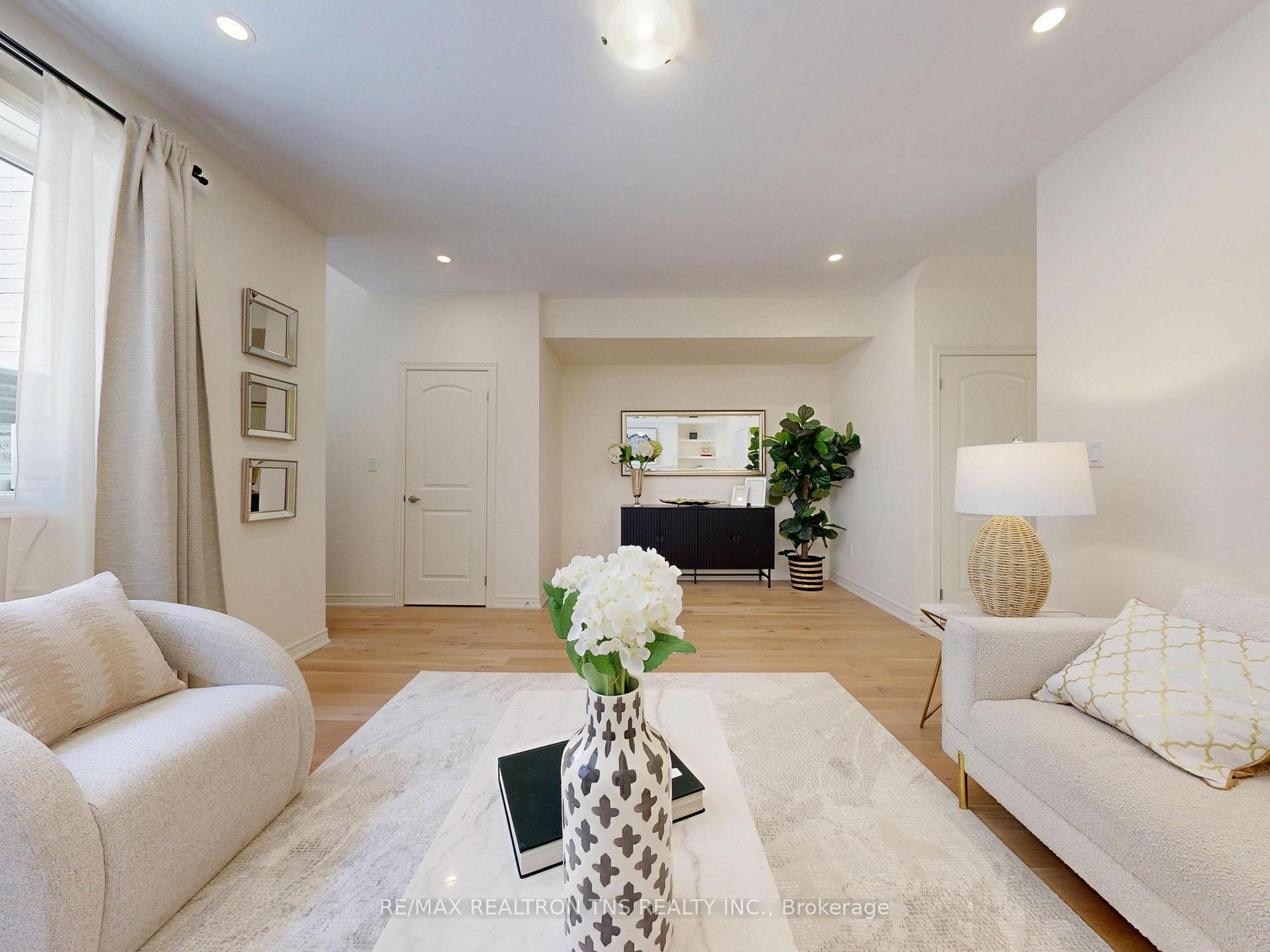 Photo 13 of 9442 Bayview Avenue, Richmond Hill, Observatory — HOMEH