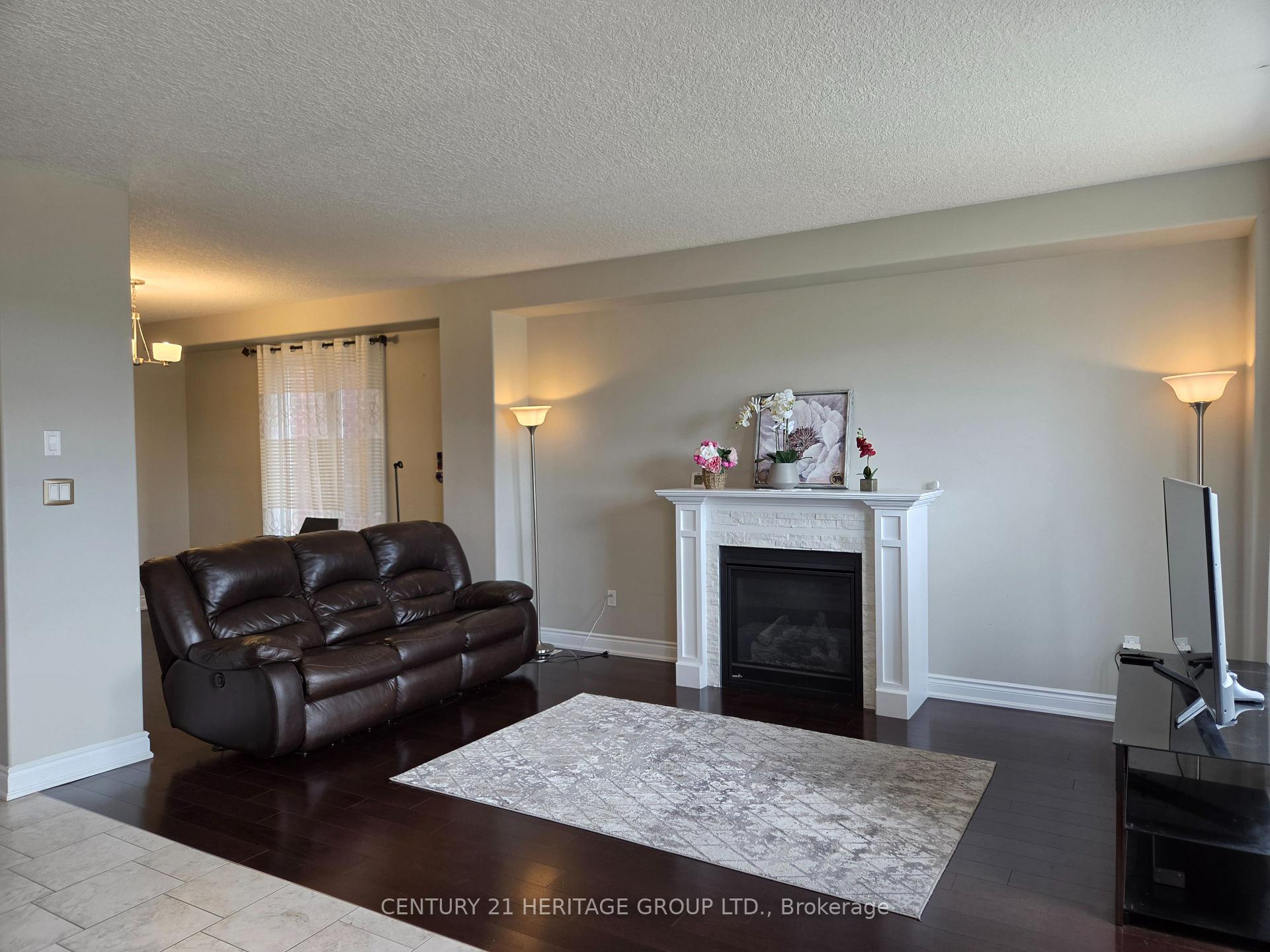 Photo 6 of 46 Nathan Crescent, Barrie, Painswick South — HOMEH