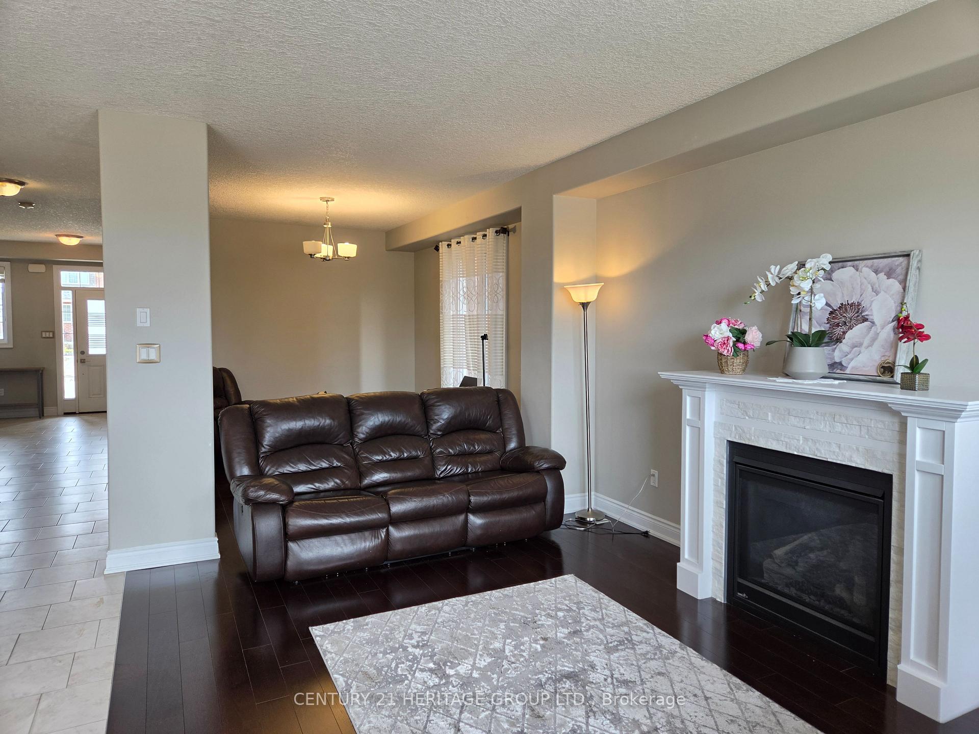 Photo 7 of 46 Nathan Crescent, Barrie, Painswick South — HOMEH