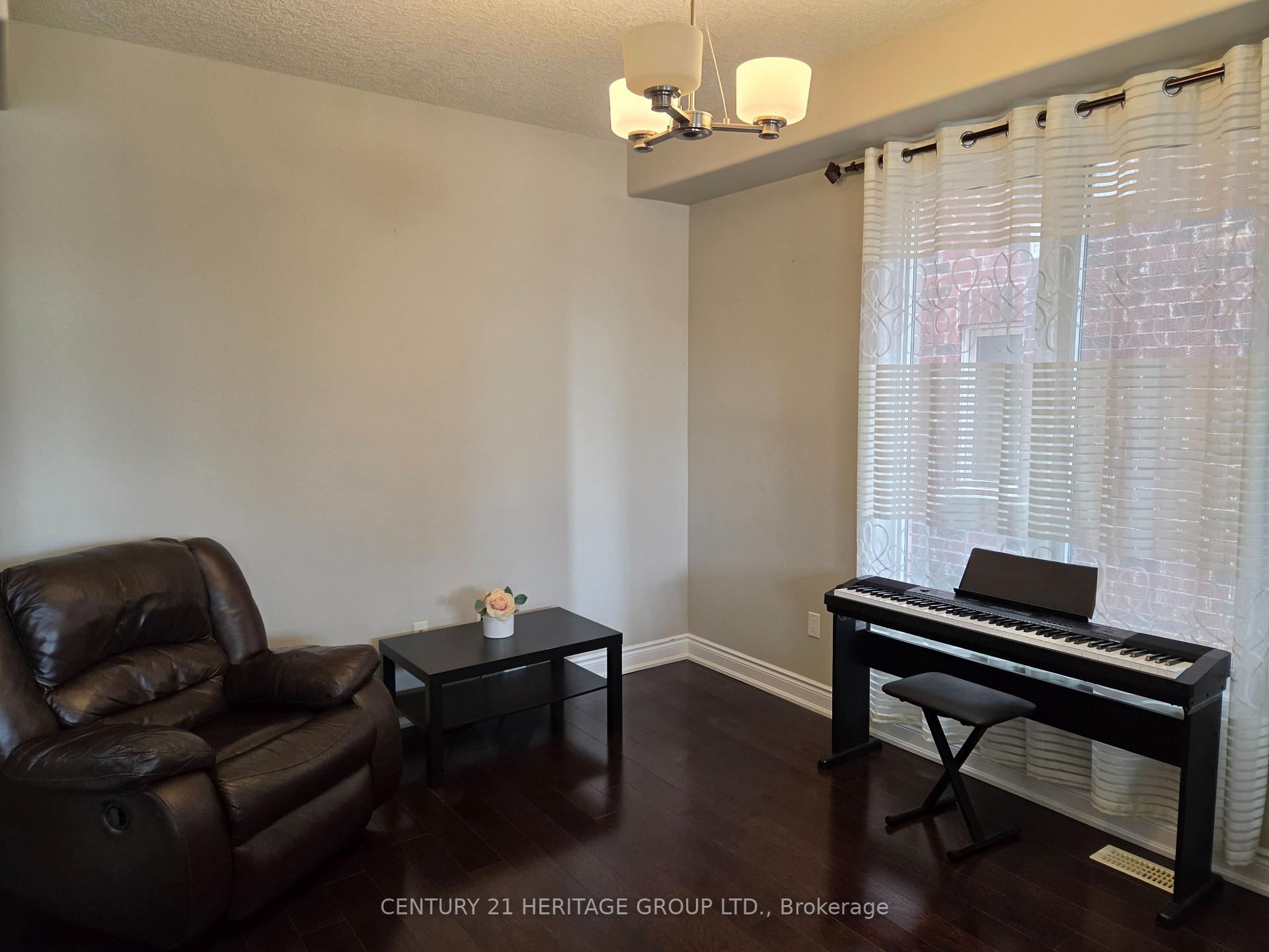 Photo 8 of 46 Nathan Crescent, Barrie, Painswick South — HOMEH