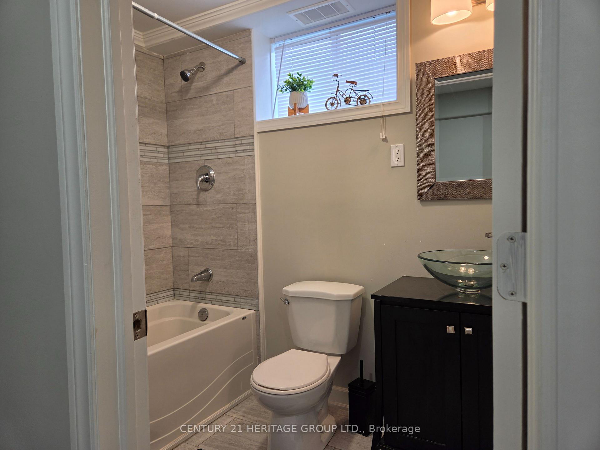 Photo 26 of 46 Nathan Crescent, Barrie, Painswick South — HOMEH