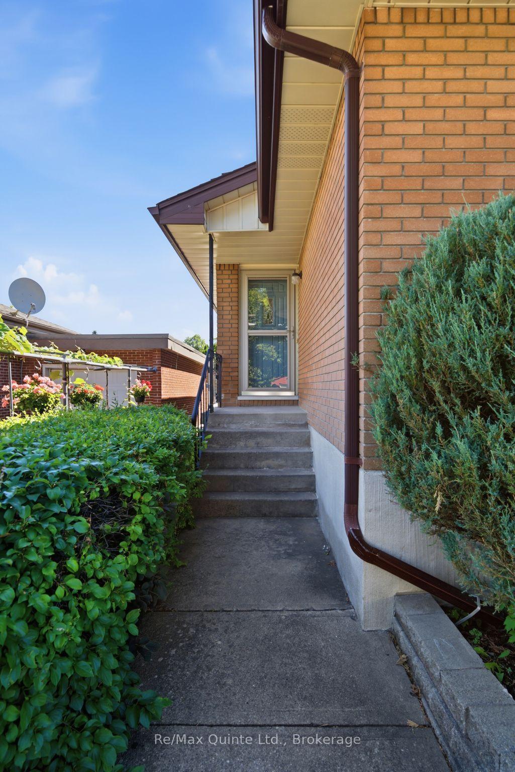 Photo 4 of 65 Humewood Drive, Belleville, Belleville Ward — HOMEH