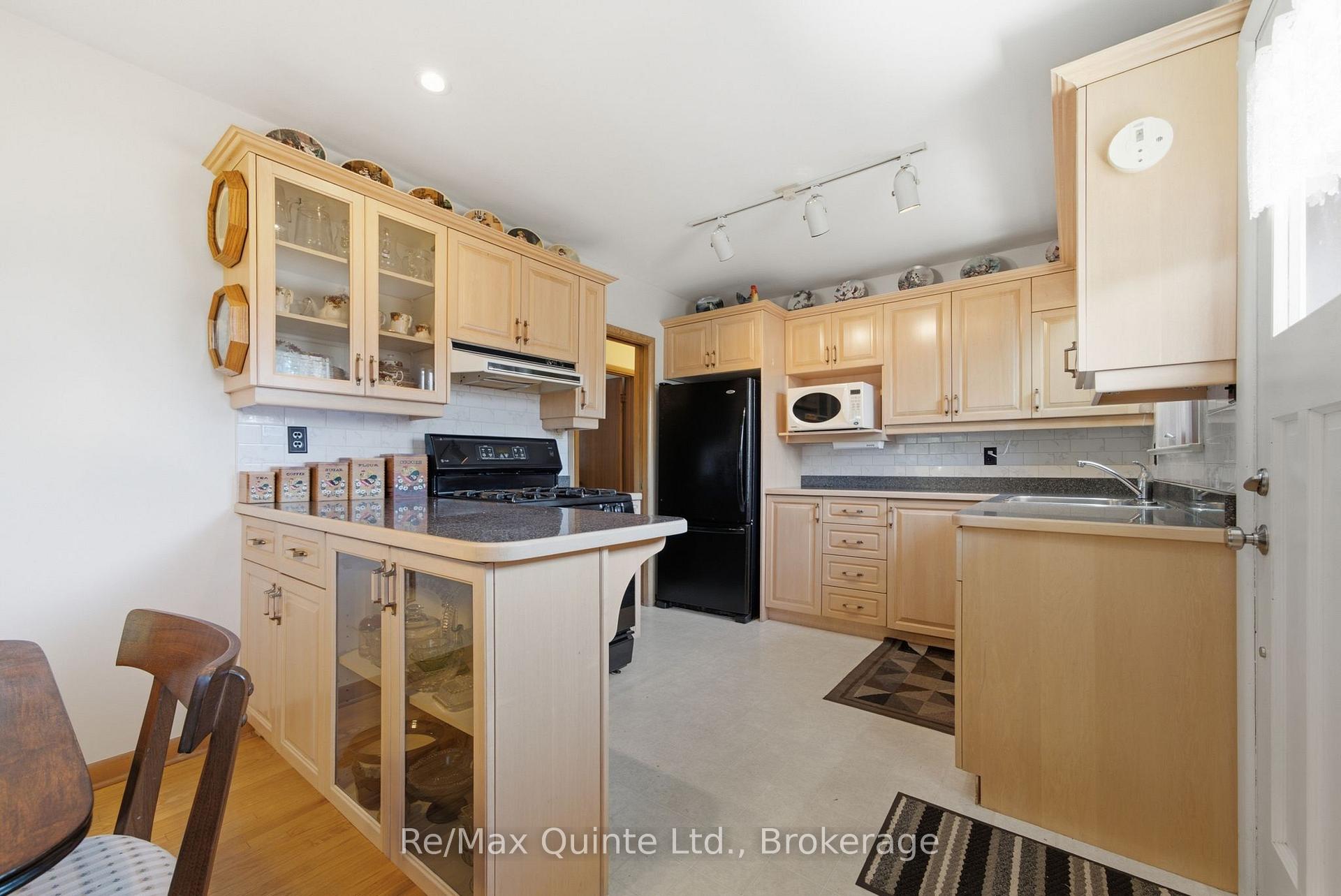 Photo 14 of 65 Humewood Drive, Belleville, Belleville Ward — HOMEH