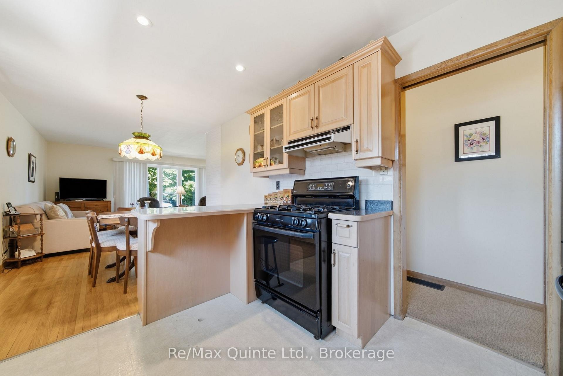 Photo 16 of 65 Humewood Drive, Belleville, Belleville Ward — HOMEH