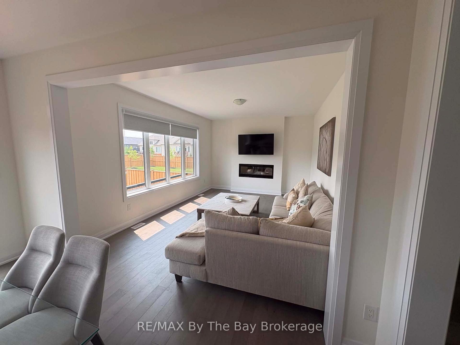 Photo 10 of Unit Upper Unit, 218 Mapleside Drive, Wasaga Beach — HOMEH