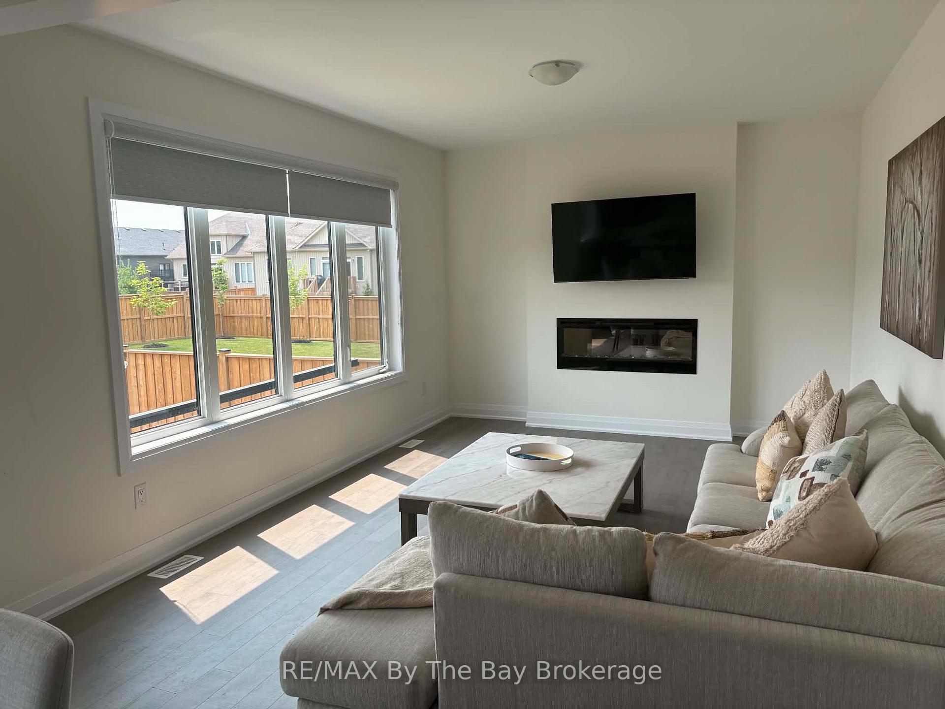 Photo 11 of Unit Upper Unit, 218 Mapleside Drive, Wasaga Beach — HOMEH