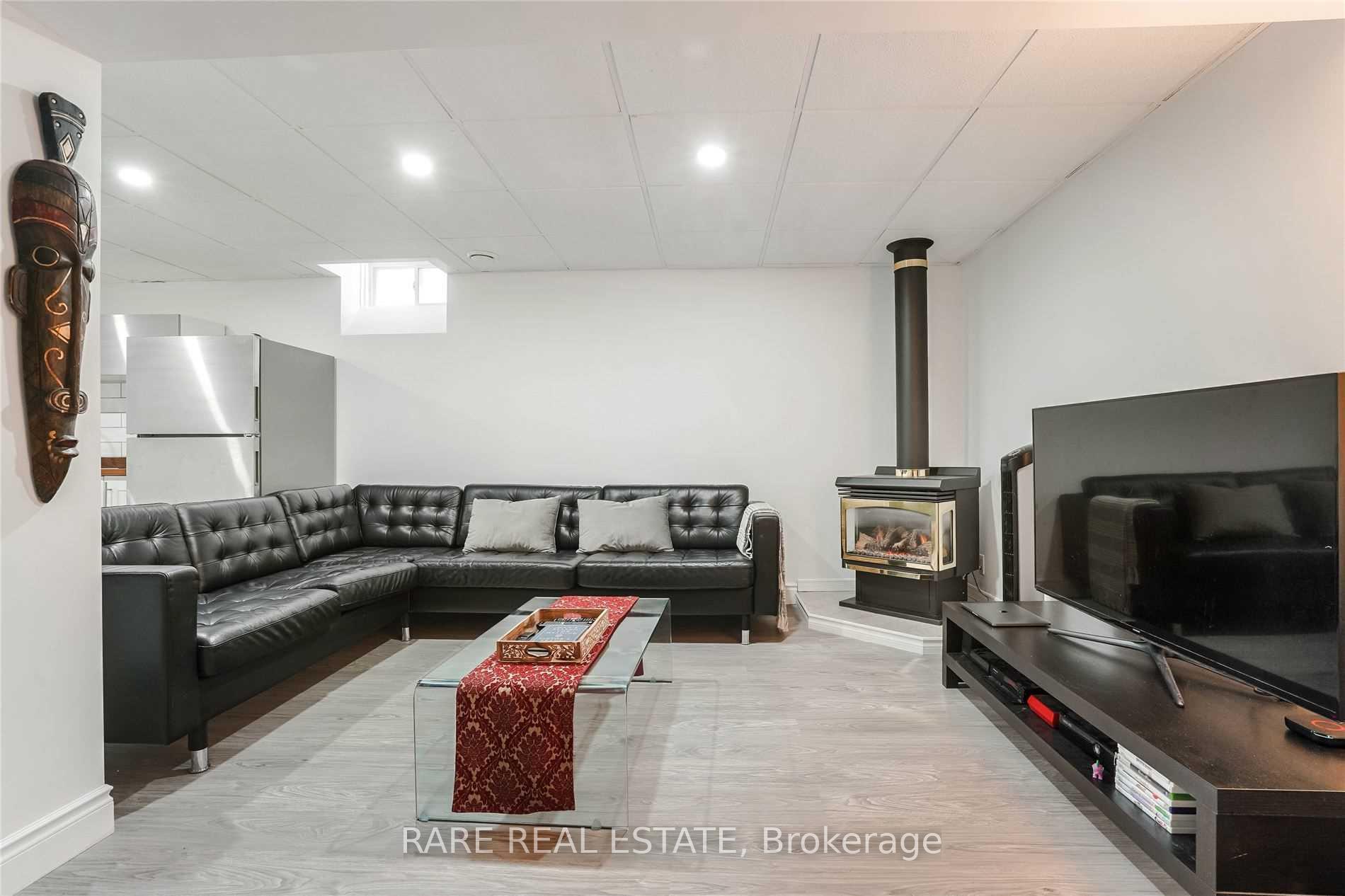 Photo 4 of Unit Lower, 6133 Duford Drive, Mississauga, East Credit — HOMEH