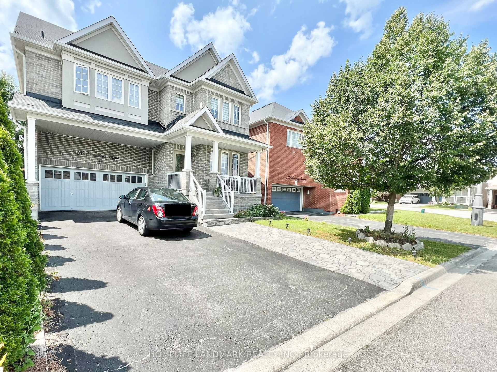 Photo 2 of 90 Crowther Drive, Newmarket, Woodland Hill — HOMEH