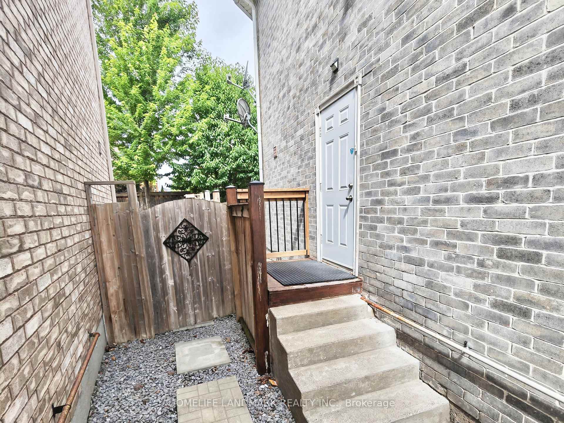 Photo 6 of 90 Crowther Drive, Newmarket, Woodland Hill — HOMEH