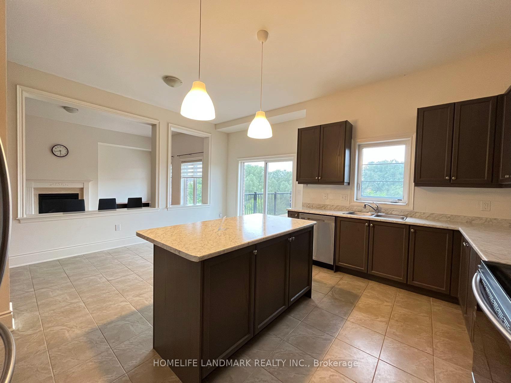 Photo 3 of 58 Briarfield Avenue E, East Gwillimbury, Sharon — HOMEH