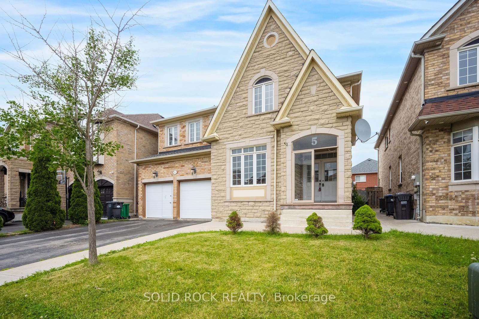 Photo 3 of 5 Freshspring Drive, Brampton, Sandringham-Wellington — HOMEH