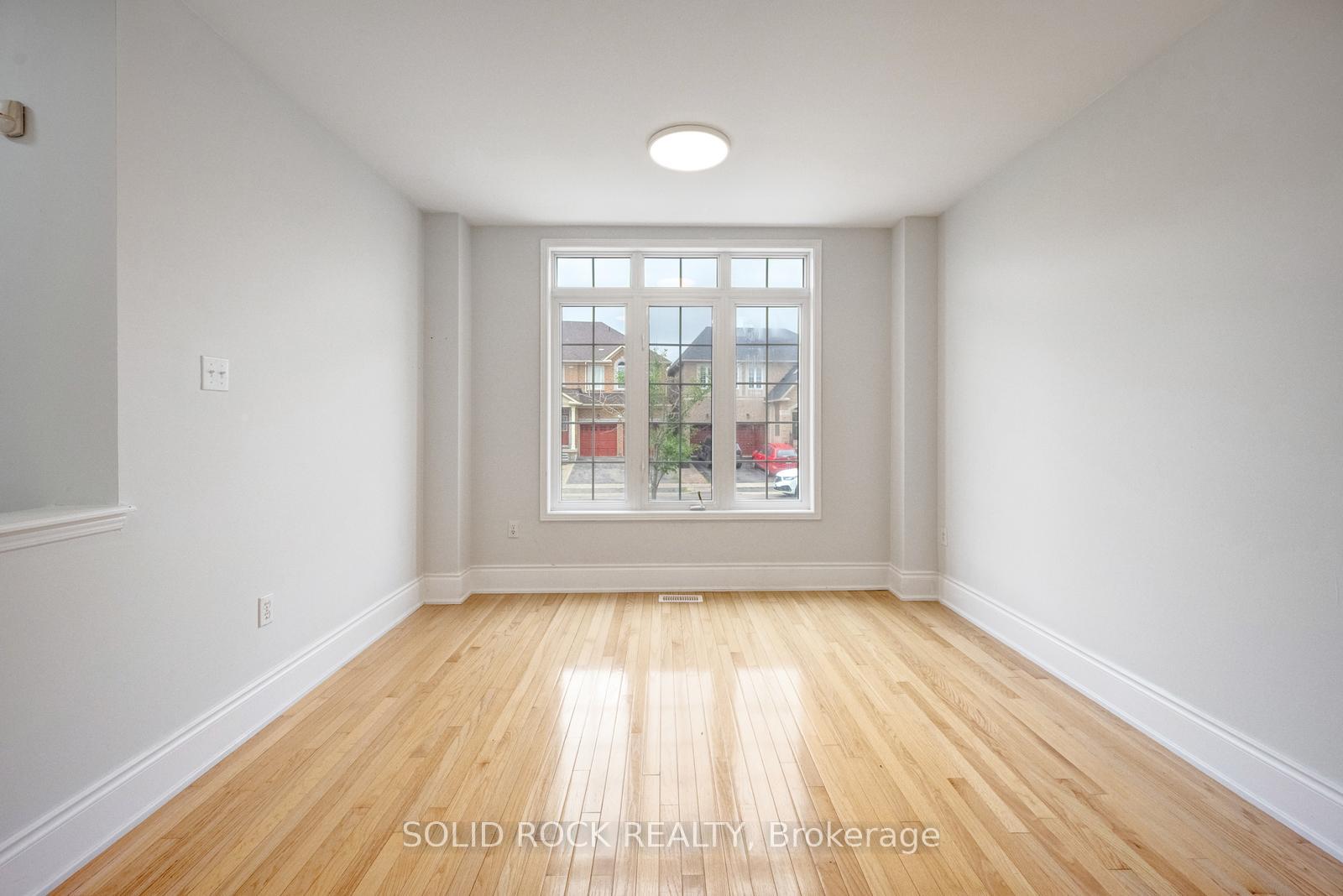 Photo 6 of 5 Freshspring Drive, Brampton, Sandringham-Wellington — HOMEH