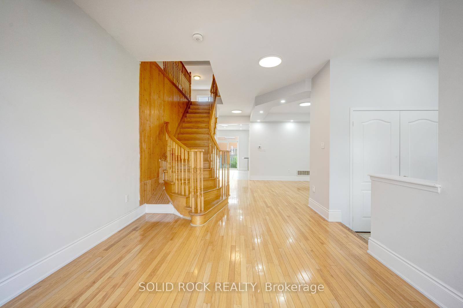 Photo 8 of 5 Freshspring Drive, Brampton, Sandringham-Wellington — HOMEH