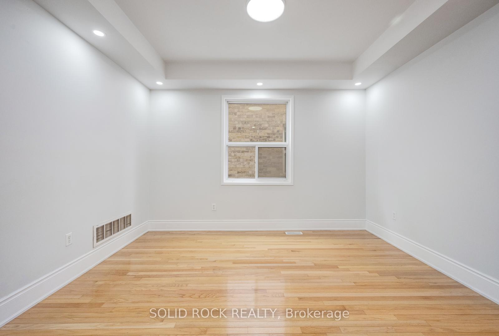 Photo 9 of 5 Freshspring Drive, Brampton, Sandringham-Wellington — HOMEH