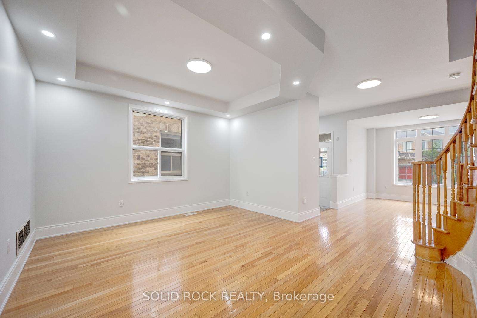 Photo 10 of 5 Freshspring Drive, Brampton, Sandringham-Wellington — HOMEH