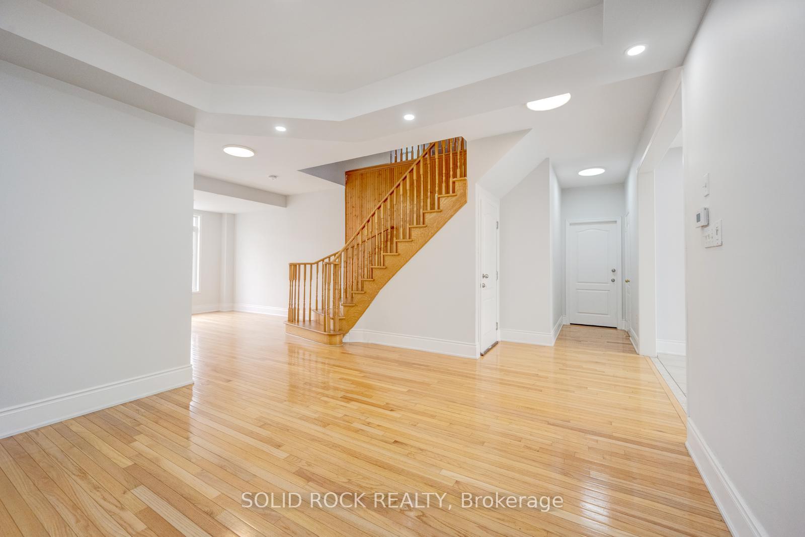 Photo 11 of 5 Freshspring Drive, Brampton, Sandringham-Wellington — HOMEH