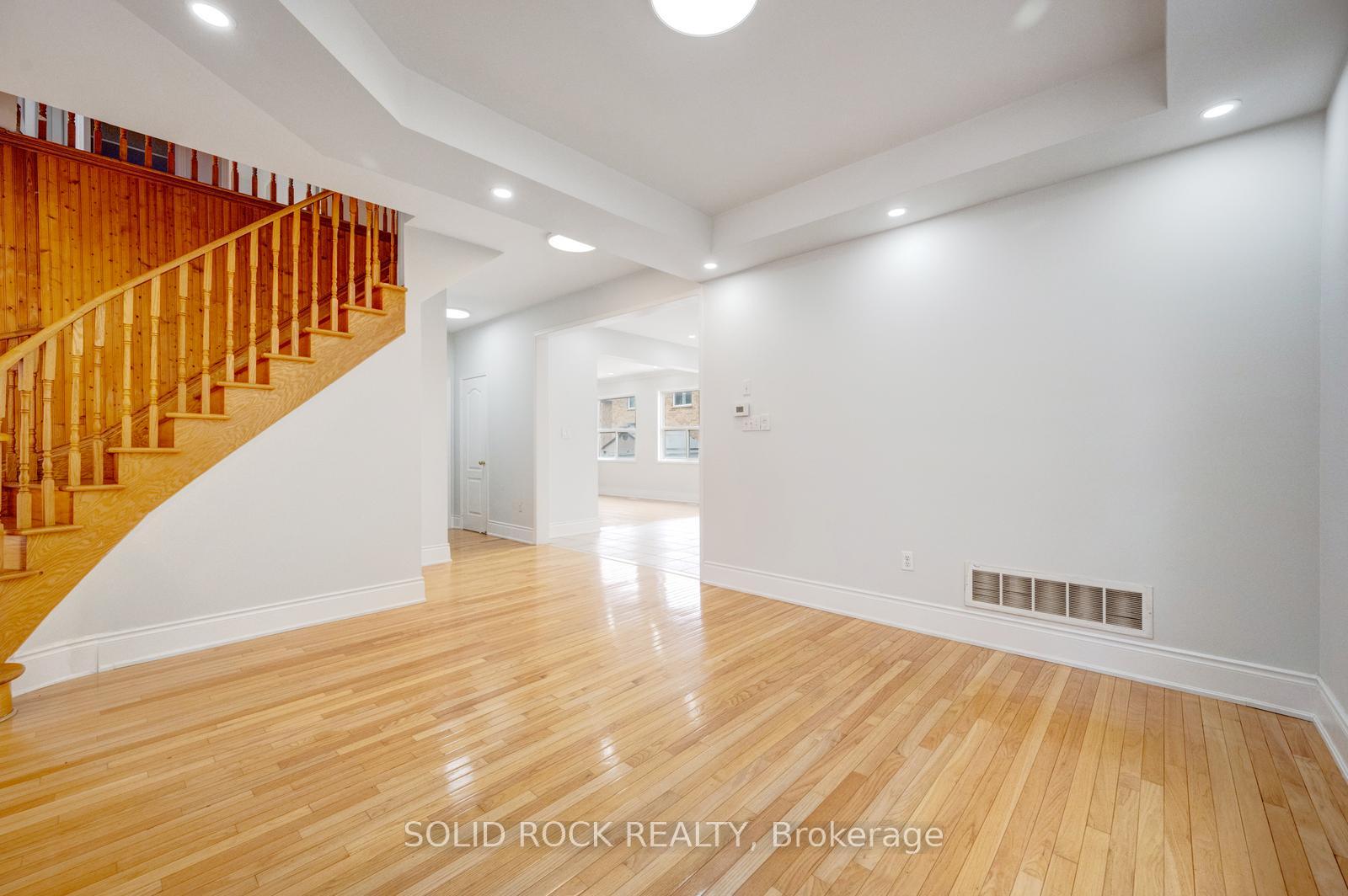 Photo 12 of 5 Freshspring Drive, Brampton, Sandringham-Wellington — HOMEH