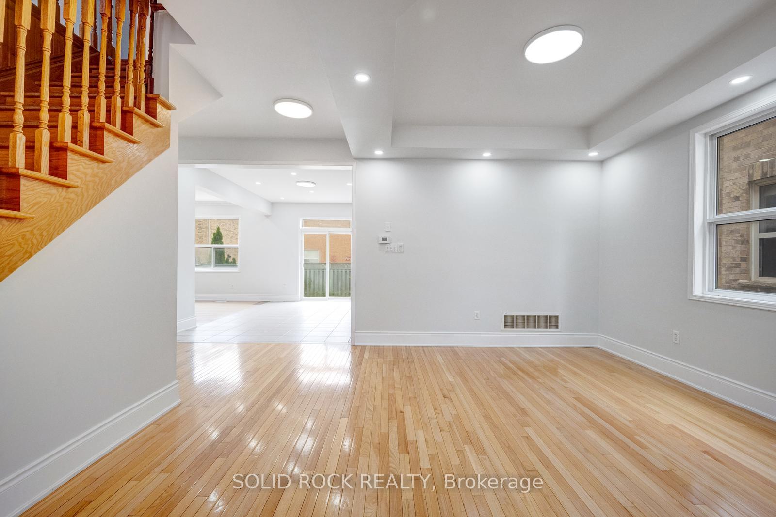 Photo 13 of 5 Freshspring Drive, Brampton, Sandringham-Wellington — HOMEH
