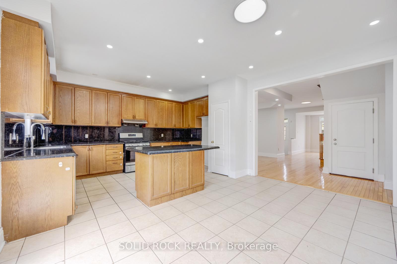 Photo 14 of 5 Freshspring Drive, Brampton, Sandringham-Wellington — HOMEH