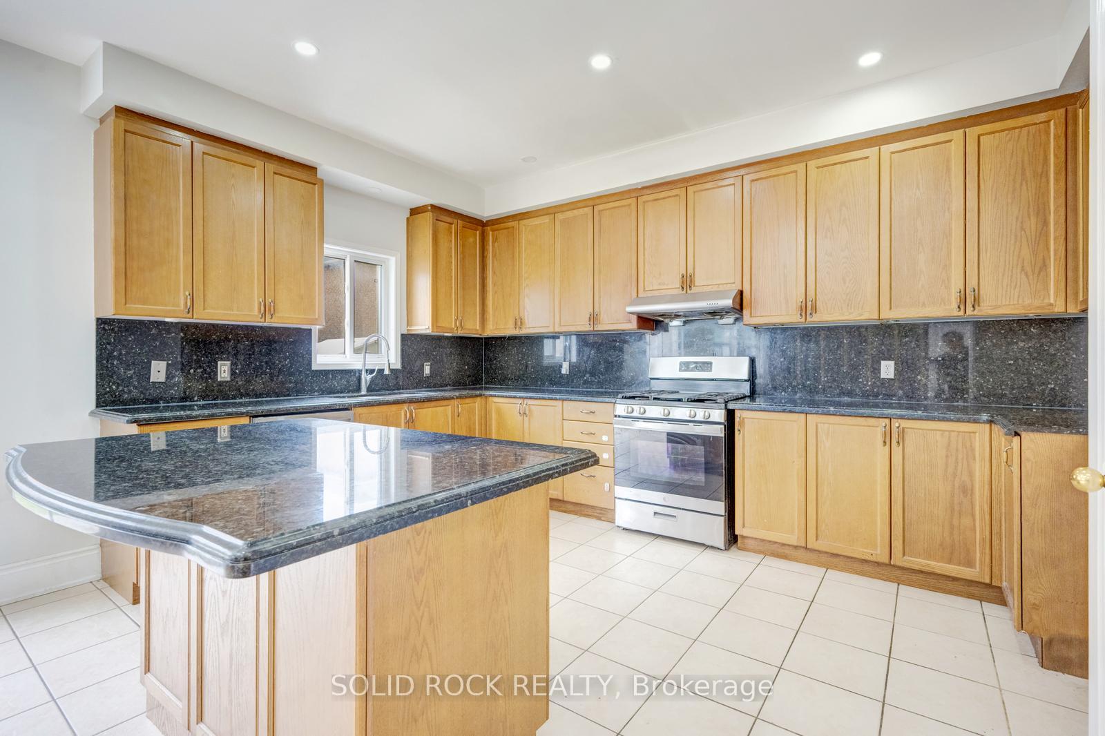 Photo 15 of 5 Freshspring Drive, Brampton, Sandringham-Wellington — HOMEH