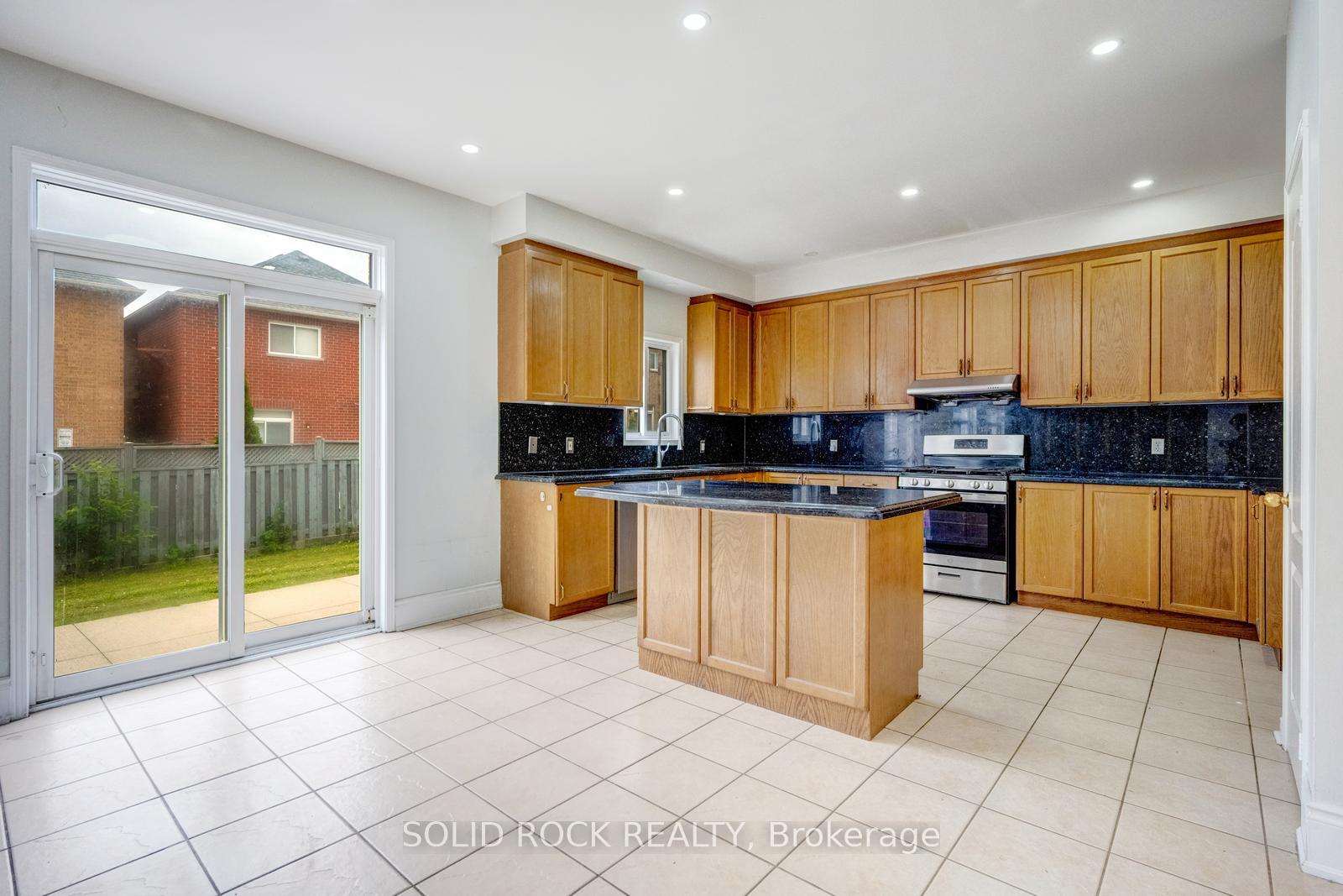 Photo 17 of 5 Freshspring Drive, Brampton, Sandringham-Wellington — HOMEH
