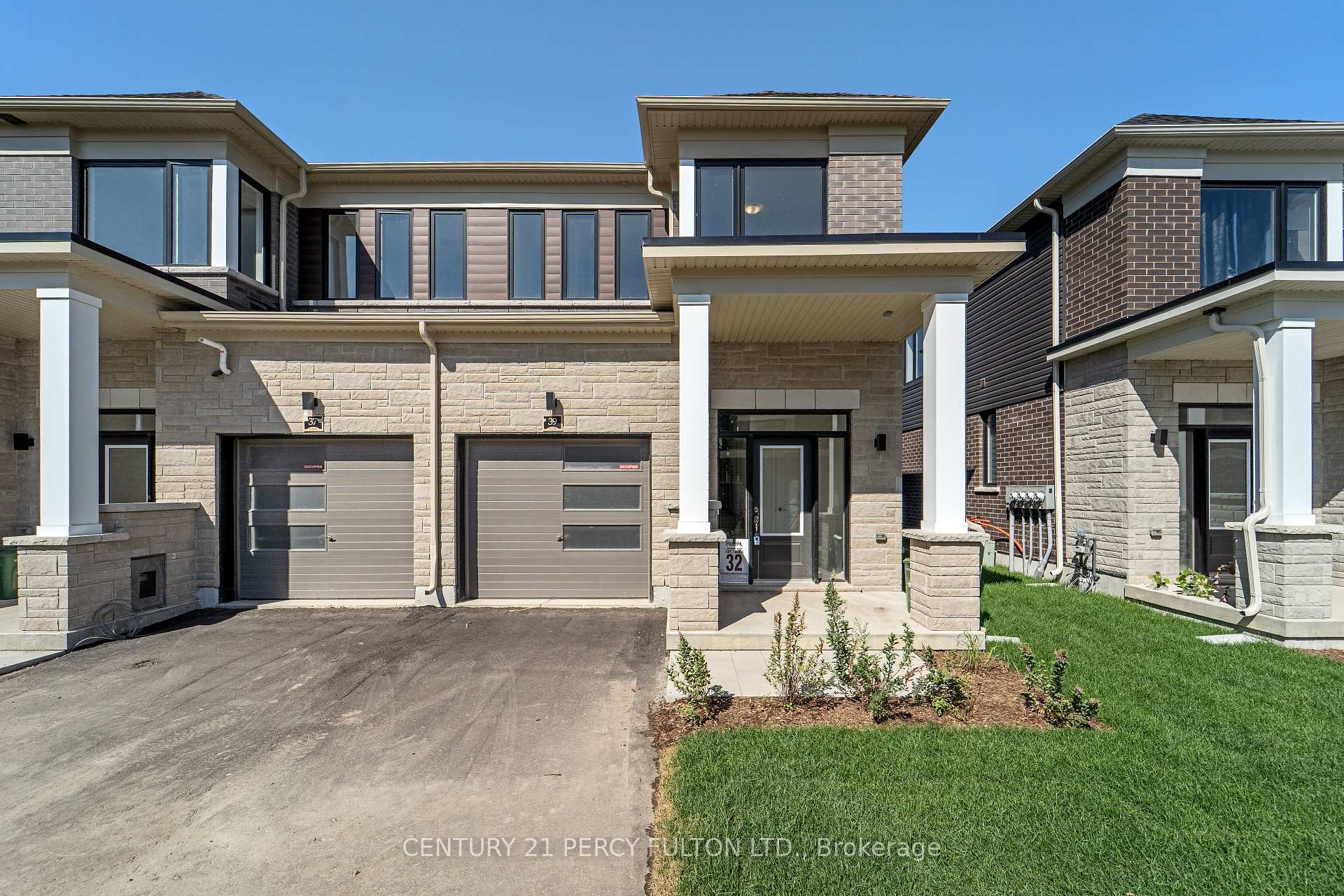 Photo 2 of 39 Watts Mews, Kawartha Lakes, Lindsay — HOMEH