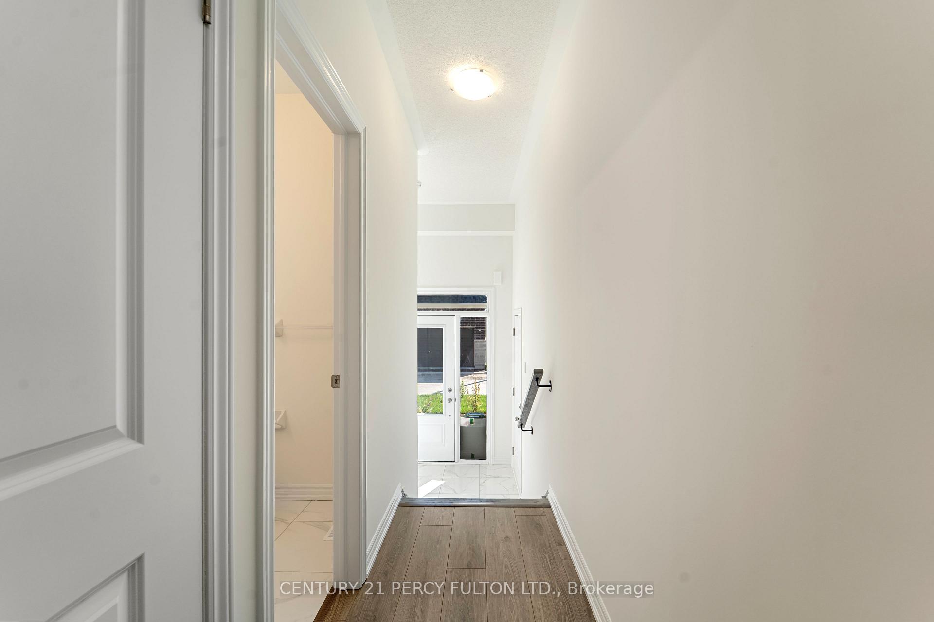 Photo 4 of 39 Watts Mews, Kawartha Lakes, Lindsay — HOMEH