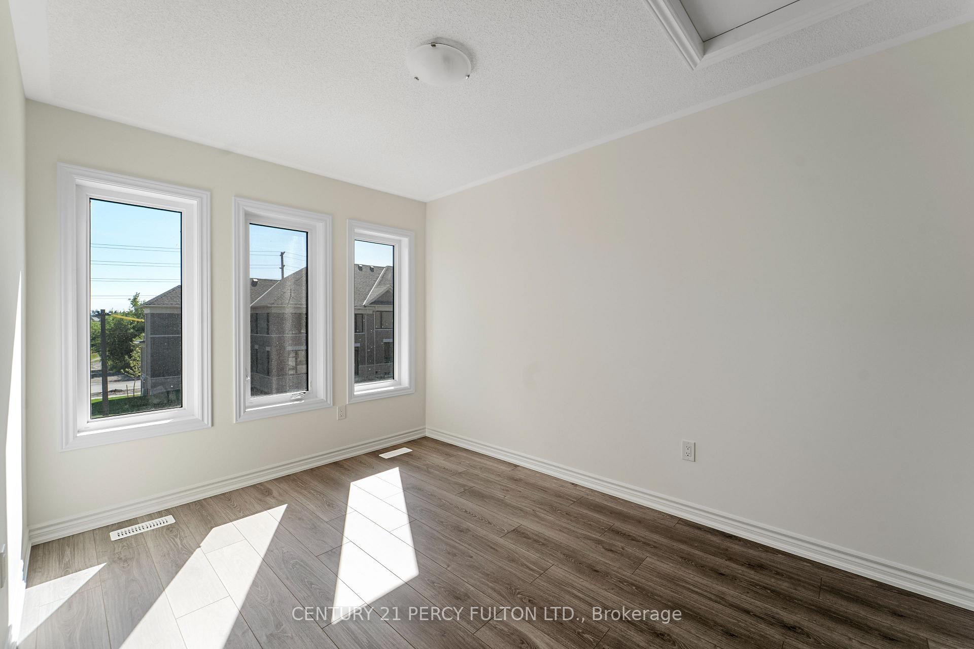 Photo 16 of 39 Watts Mews, Kawartha Lakes, Lindsay — HOMEH