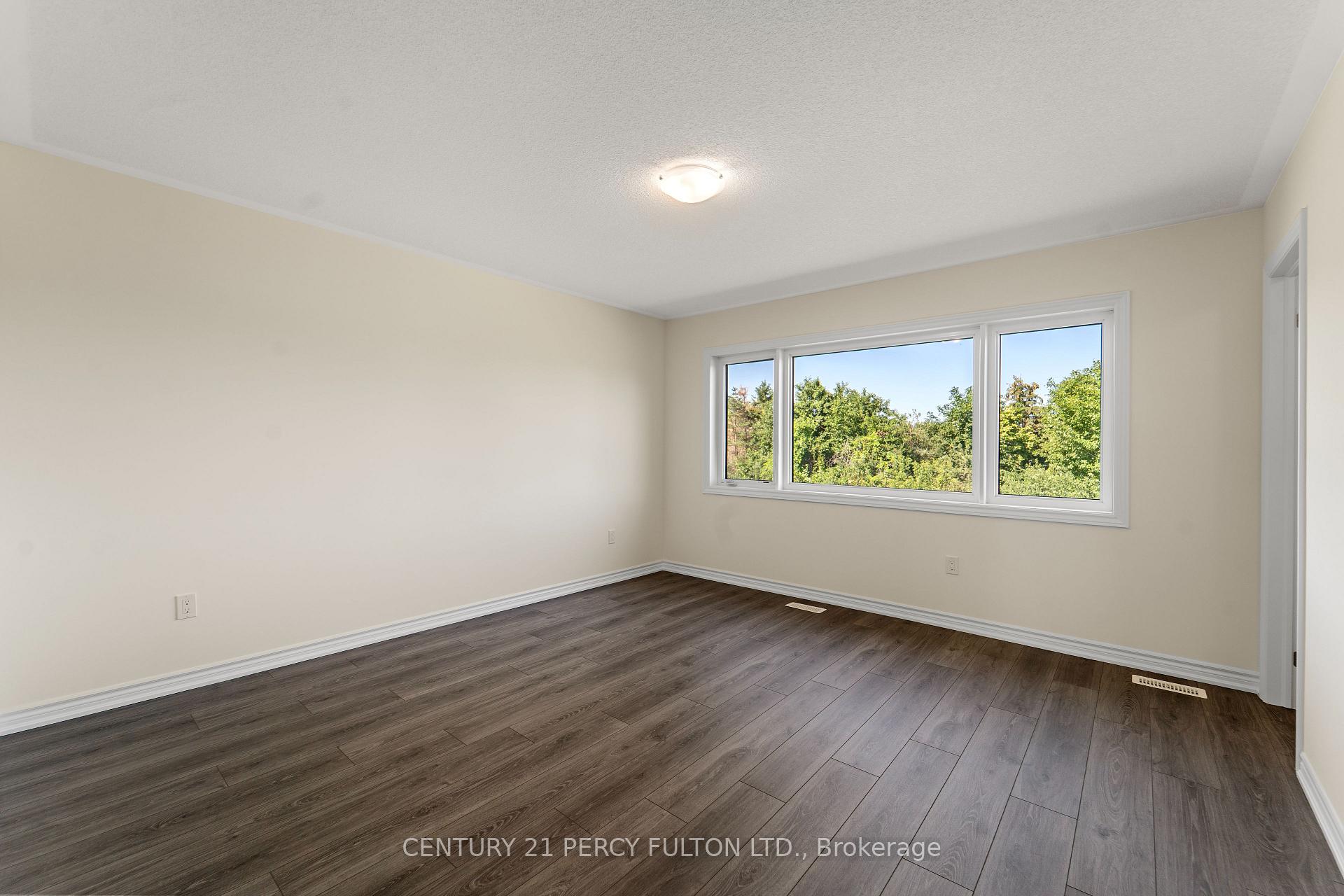 Photo 20 of 39 Watts Mews, Kawartha Lakes, Lindsay — HOMEH