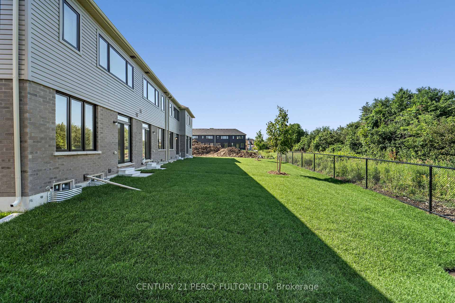 Photo 24 of 39 Watts Mews, Kawartha Lakes, Lindsay — HOMEH