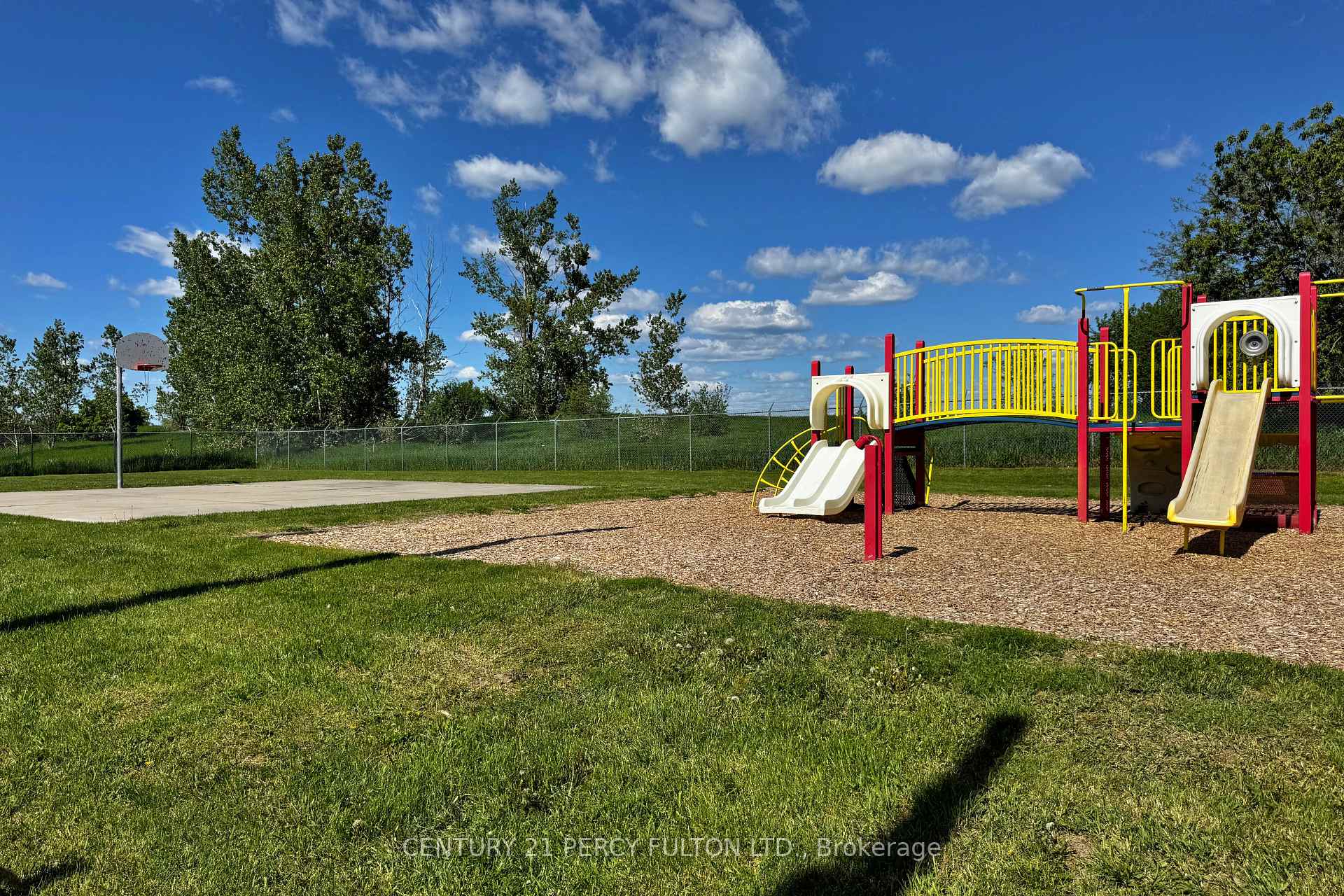 Photo 29 of 39 Watts Mews, Kawartha Lakes, Lindsay — HOMEH