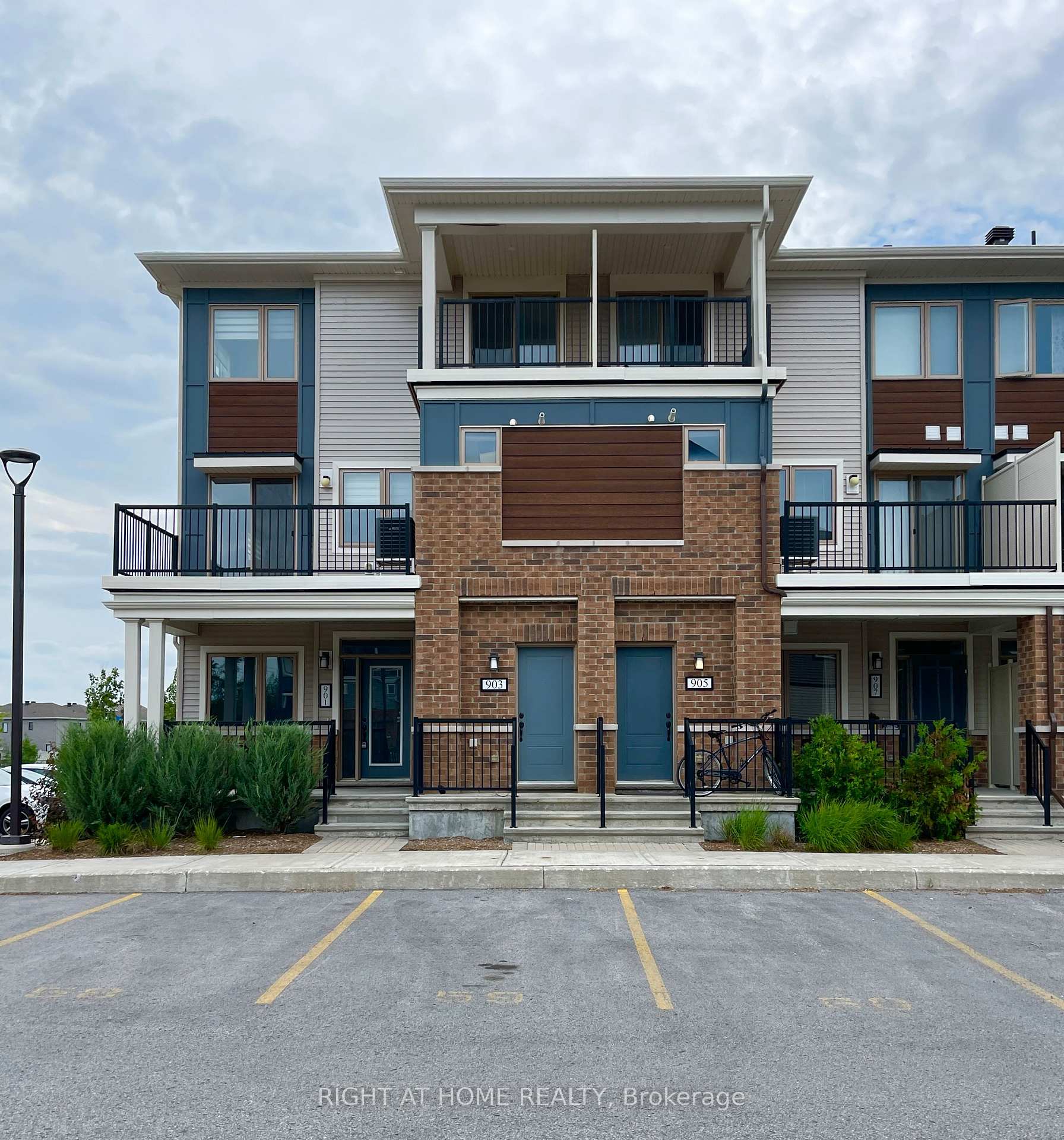 Photo 1 of 903 Nautilus Private, Ottawa, Kanata - Emerald Meadows/Trailwest — HOMEH
