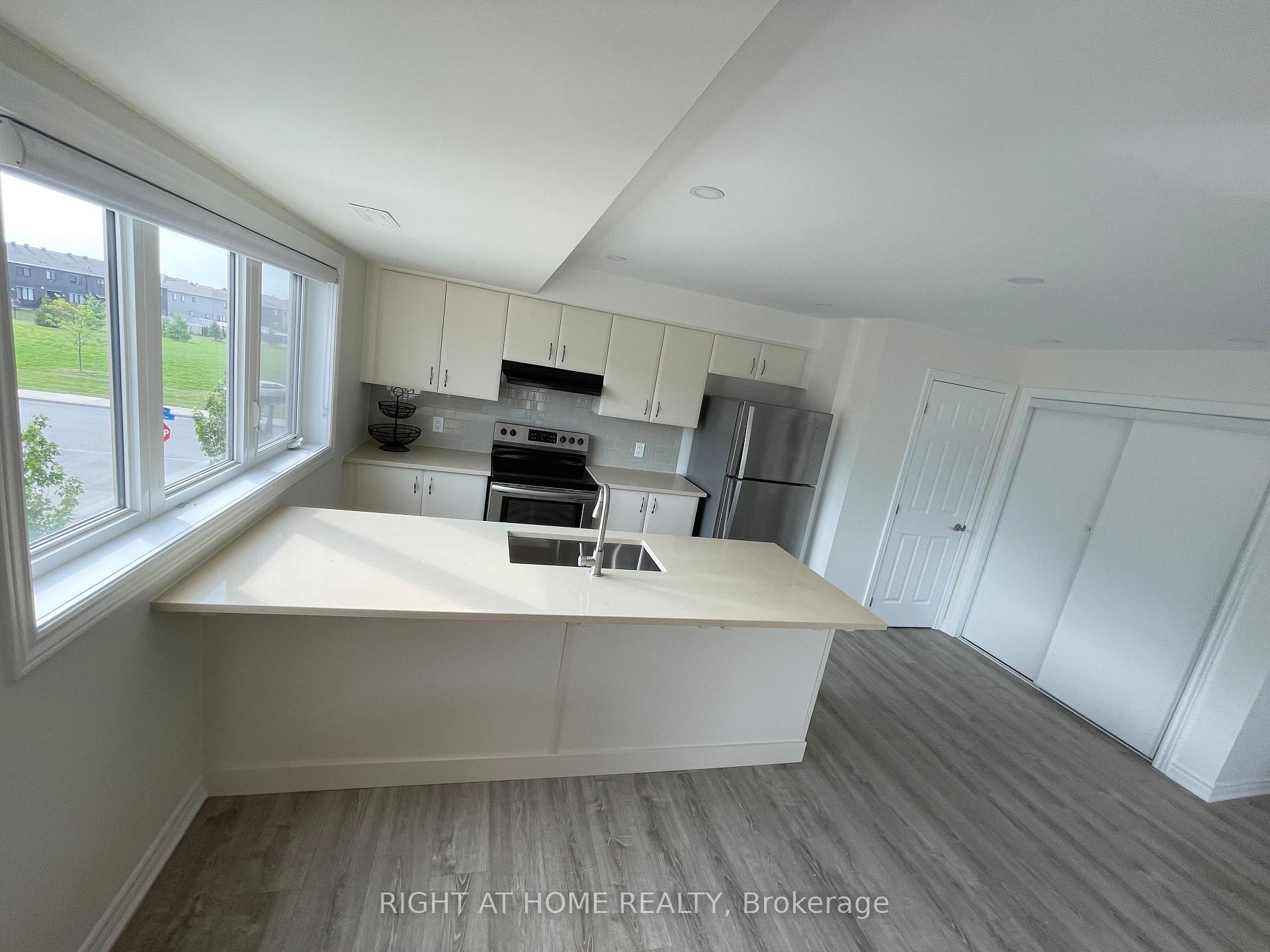 Photo 3 of 903 Nautilus Private, Ottawa, Kanata - Emerald Meadows/Trailwest — HOMEH