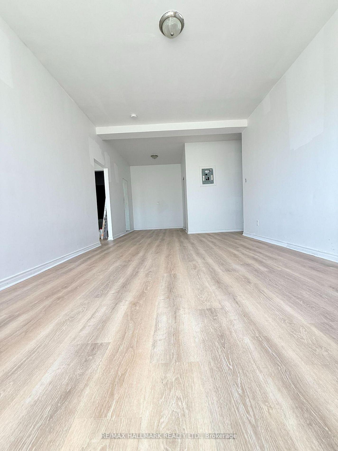 Photo 3 of Unit 3, 2881 Lawrence Avenue E, Scarborough, Bendale — HOMEH